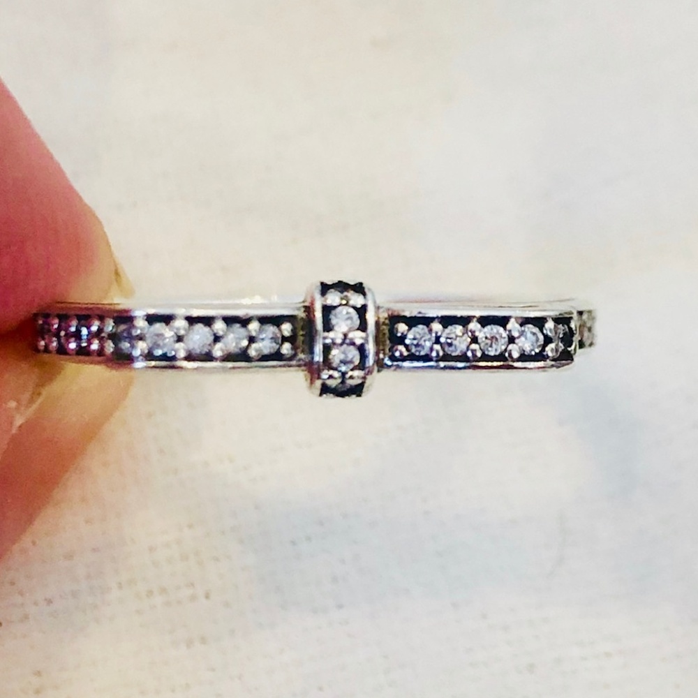 Pandora Sparkling Bow Ring Size 8 - Picture 4 of 7